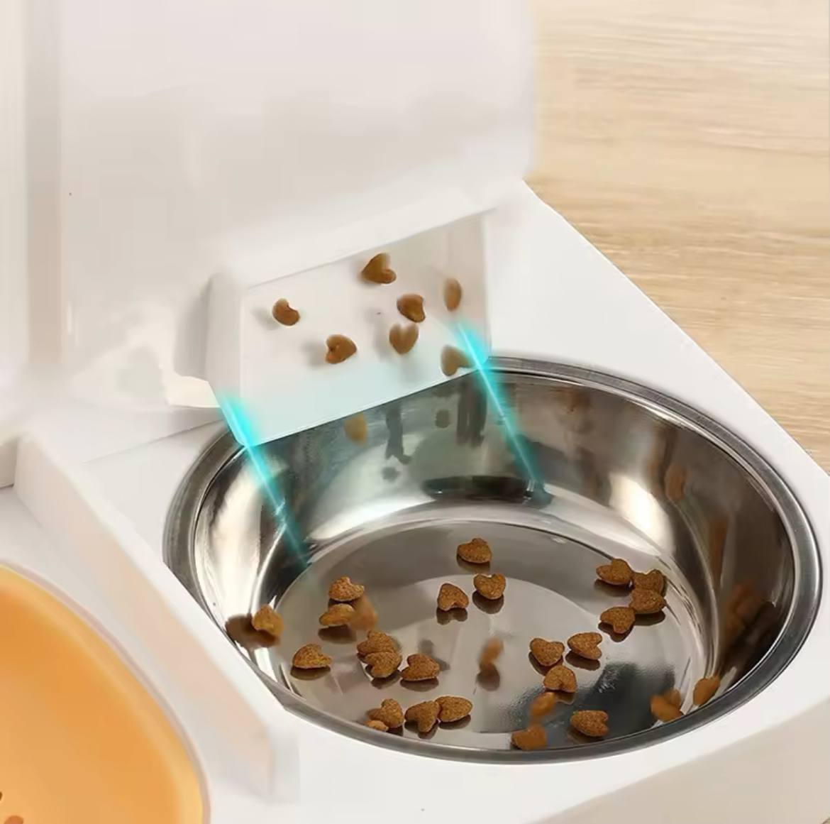 Cuddly™ Automatic 2 In 1 Pet Feed Station